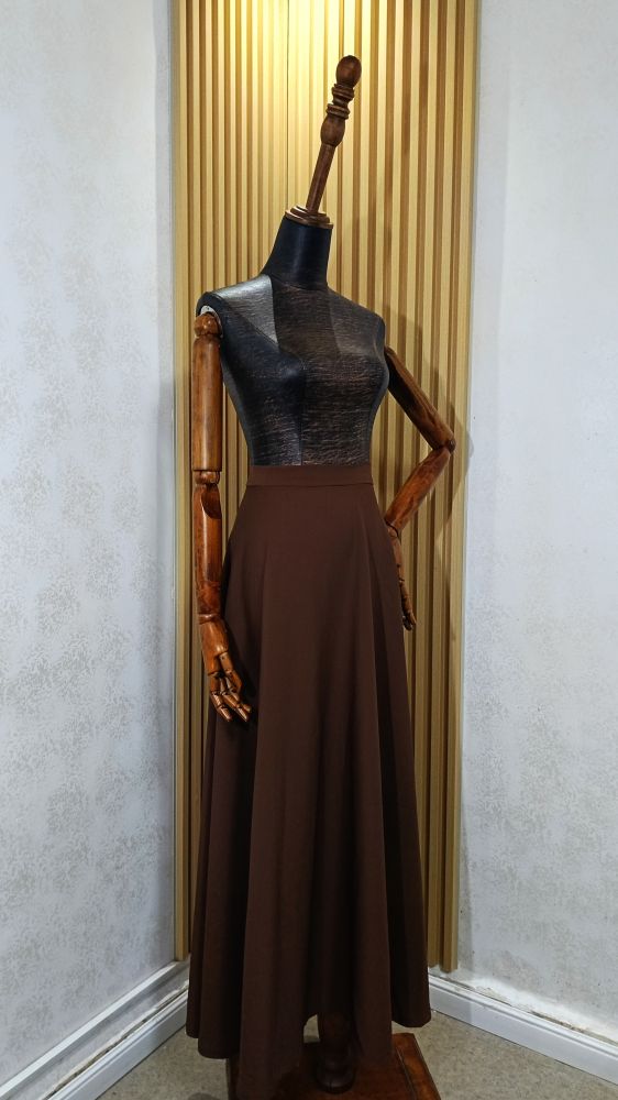 تنورة كلوش طويلة